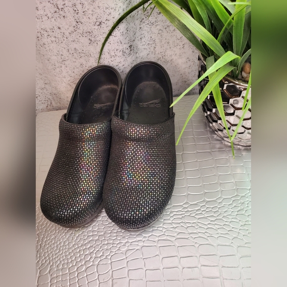 Dansko Women's Glitzy Patent Black Clogs Shoes - Picture 3 of 10